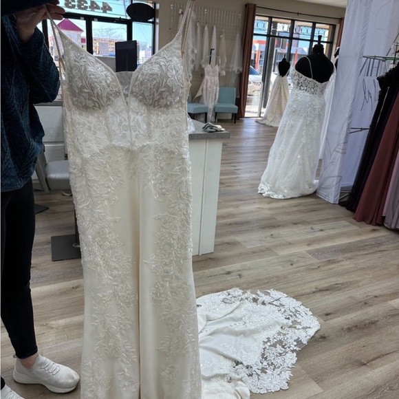 Essence of Australia Wedding Dress Size 10 - Bust: 34 Waist: 29 Hip: 38 - Picture 5 of 8